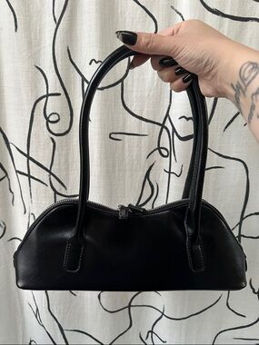 House of Harlow Classic Leather-Style Shoulder Bag